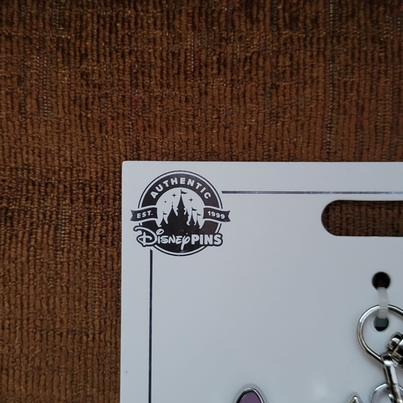 NWT STITCH MEDAL AND PIN SET - Picture 3 of 5